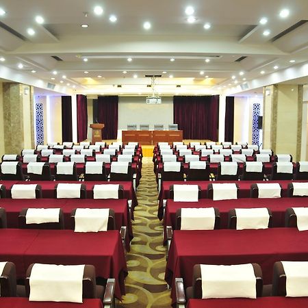 Urumqi Jingu Hotel Экстерьер фото