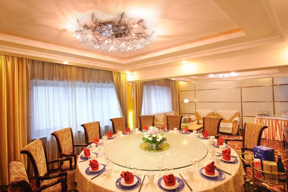 Urumqi Jingu Hotel Экстерьер фото
