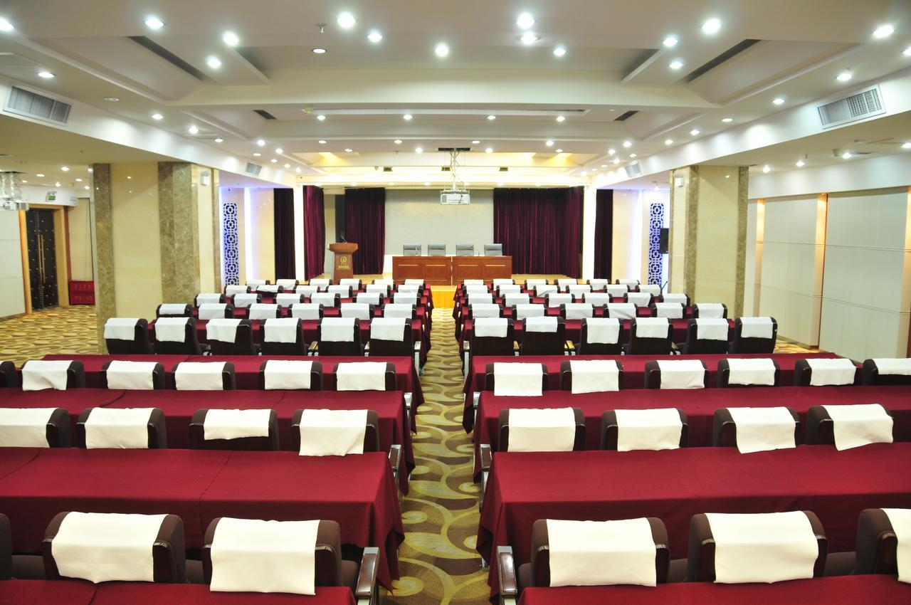 Urumqi Jingu Hotel Экстерьер фото