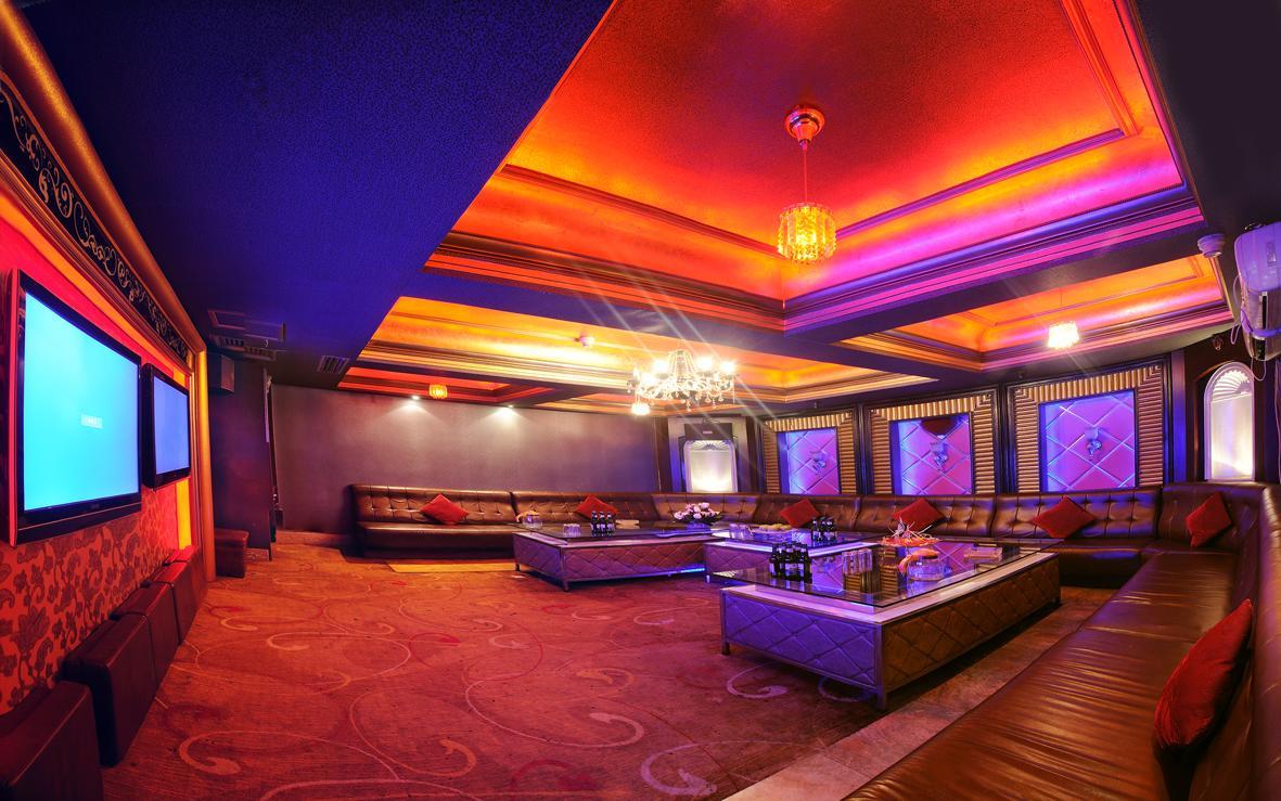 Urumqi Jingu Hotel Экстерьер фото